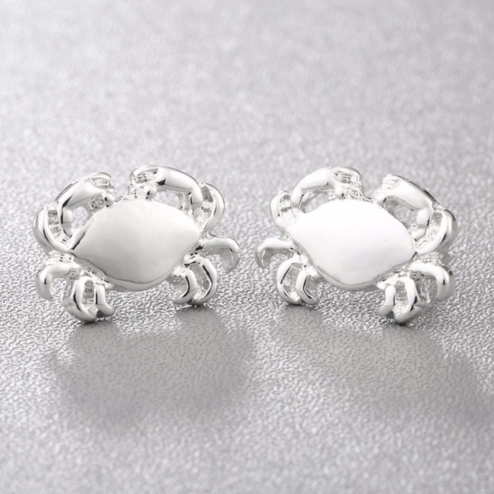 Adorable Crab Earrings in Silver